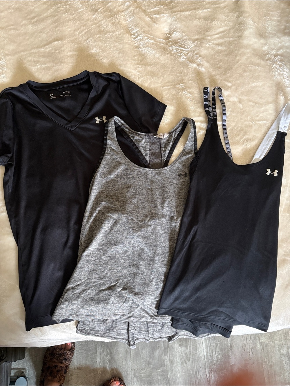 Under Armour Women’s Black & Gray Tank and Tee Set